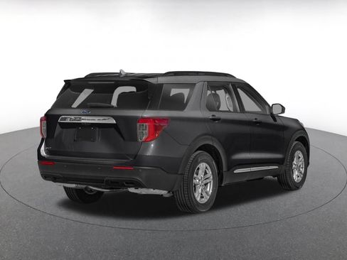 Used 2024 Ford Explorer XLT w/ Equipment Group 202A AWD/4WD image 2