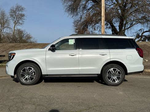 New 2026 Ford Expedition Active image 6