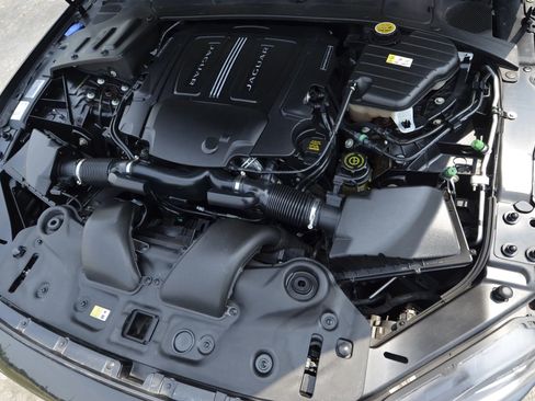 Used 2016 Jaguar XJ R-Sport image 41