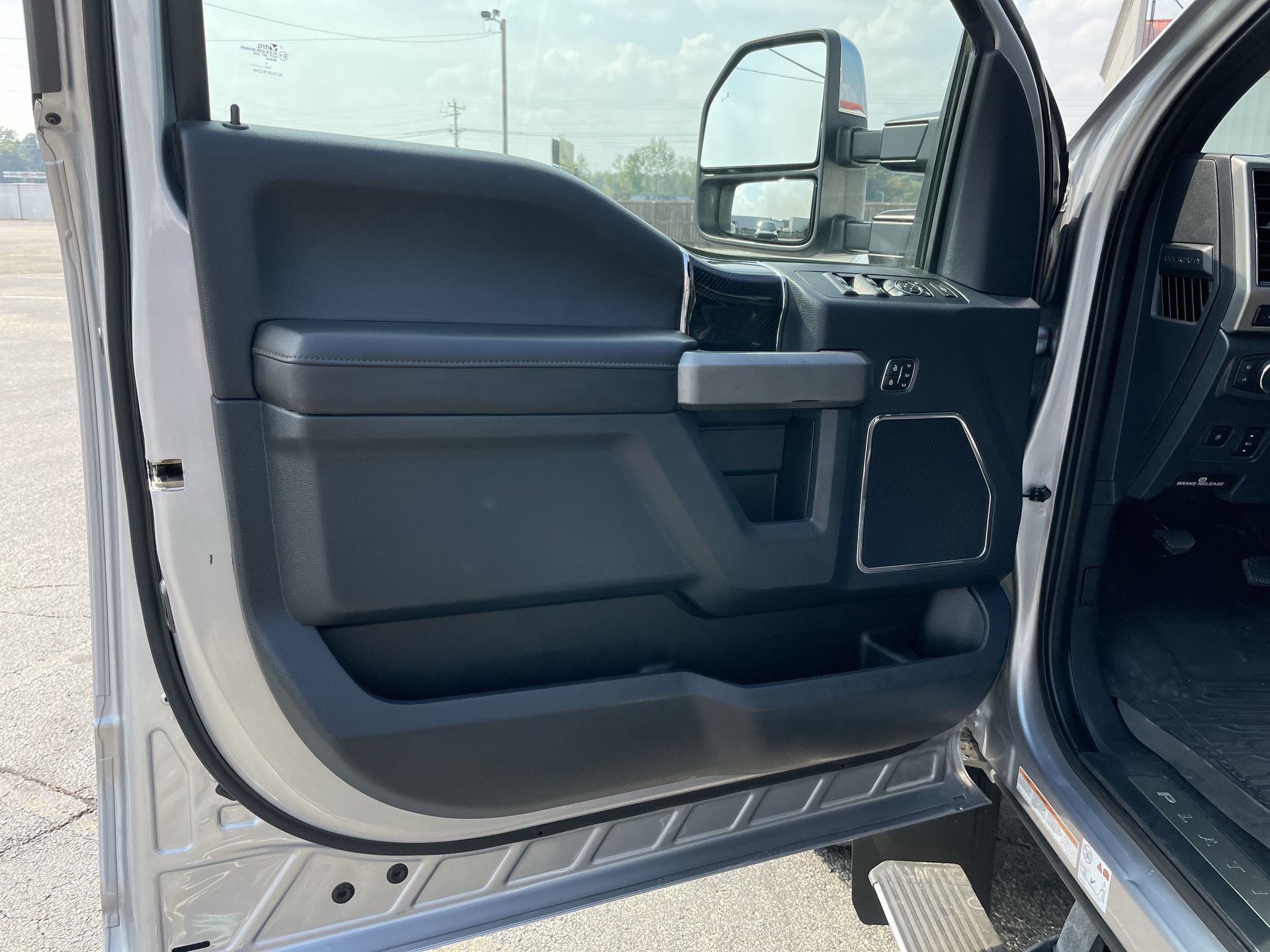 Used 2022 Ford F450 Platinum w/ FX4 Off-Road Package AWD/4WD image 12