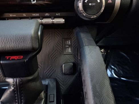 Certified 2025 Toyota Tacoma TRD Off-Road image 31