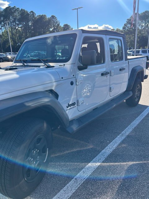 Used 2025 Jeep Gladiator Sport AWD/4WD image 2