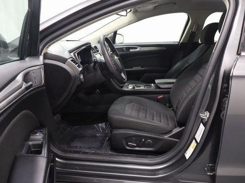 Used 2019 Ford Fusion SE FWD image 12