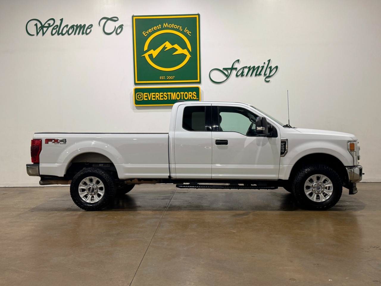 Used 2022 Ford F250 XLT w/ XLT Value Package AWD/4WD image 2
