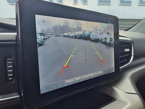 Used 2022 Ford Explorer XLT w/ Equipment Group 202A image 22