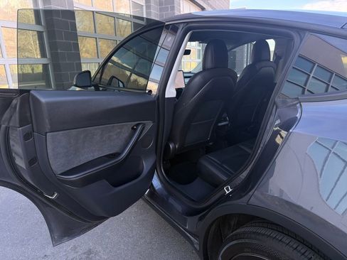 Used 2020 Tesla Model Y Long Range image 25