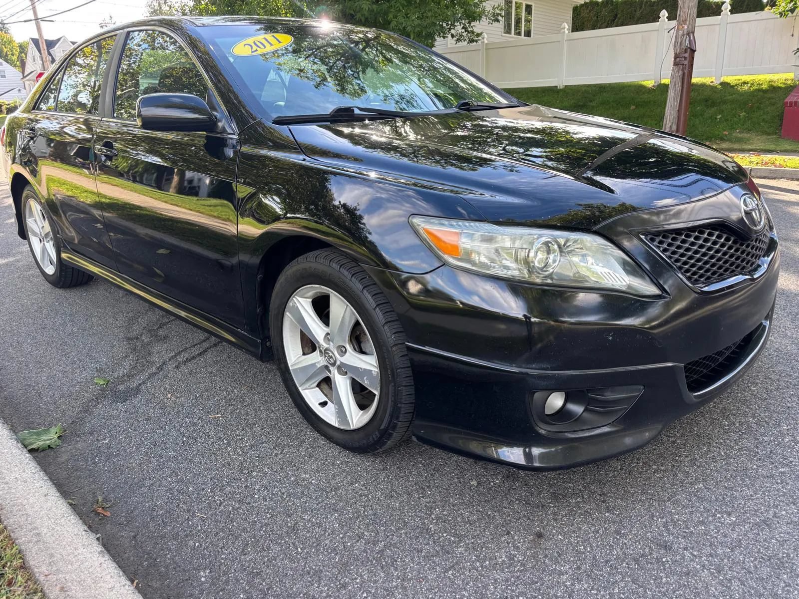 Used 2011 Toyota Camry SE w/ SE Extra-Value Pkg #1 FWD image 8