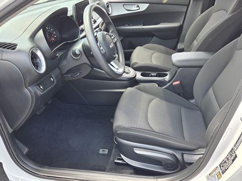 Used 2024 Kia Forte LXS FWD image 9