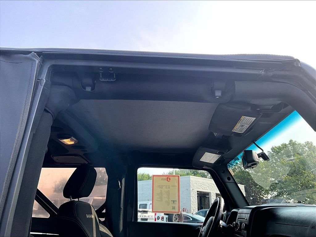 Used 2017 Jeep Wrangler Sahara w/ Connectivity Group AWD/4WD image 23