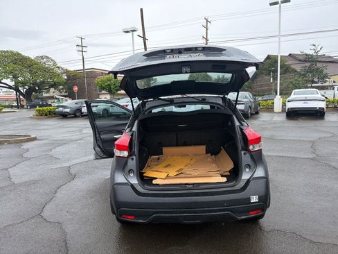 Used 2018 Nissan Kicks SV image 11