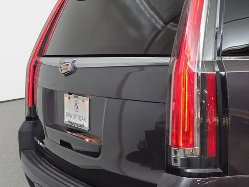 Used 2016 Cadillac Escalade Luxury AWD/4WD image 36