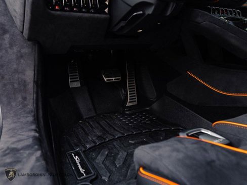 Used 2024 Lamborghini Huracan Sterrato image 33