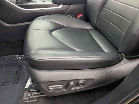 Used 2024 Toyota Highlander XLE AWD/4WD image 22