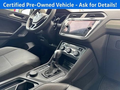 Certified 2021 Volkswagen Tiguan SE w/ Panoramic Sunroof Package AWD/4WD image 25