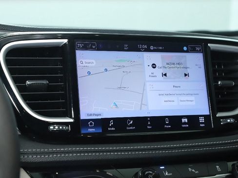 Used 2024 Chrysler Pacifica Limited FWD image 26