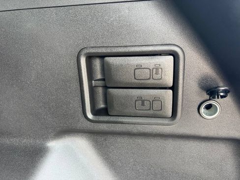 Used 2023 Chevrolet Equinox LT AWD/4WD image 28