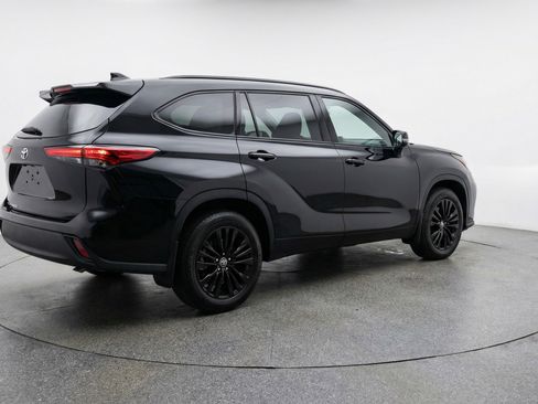 Used 2025 Toyota Highlander XSE image 9