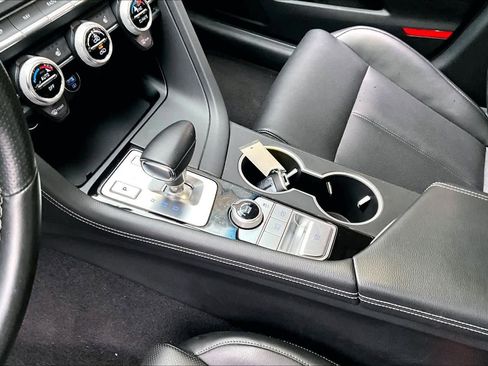 Used 2023 Genesis G70 2.0T image 29