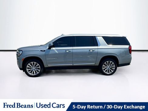 Used 2023 GMC Yukon XL Denali AWD/4WD image 4