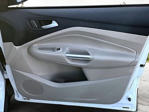 Used 2015 Ford Escape SE image 22