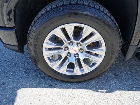 Used 2025 GMC Sierra 1500 Denali w/ Technology Package AWD/4WD image 9