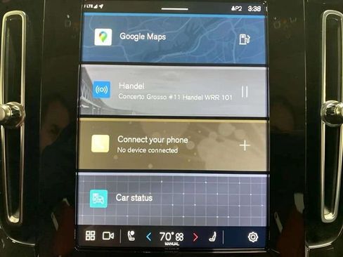 Used 2025 Volvo XC40 B5 Plus image 35