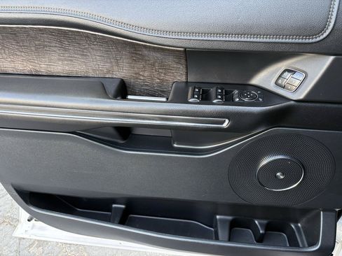 Used 2019 Ford Expedition Limited AWD/4WD image 9