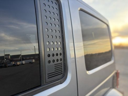 Used 2016 Jeep Wrangler Unlimited Rubicon image 12