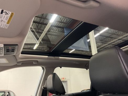 Used 2024 Nissan Rogue SV w/ SV Premium Package image 12