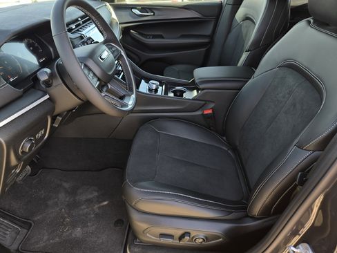 New 2025 Jeep Grand Cherokee L Altitude image 13