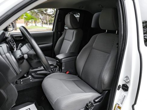 Used 2022 Toyota Tacoma SR image 34