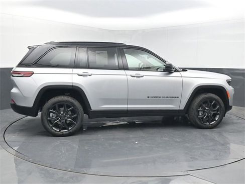 New 2025 Jeep Grand Cherokee Limited image 6