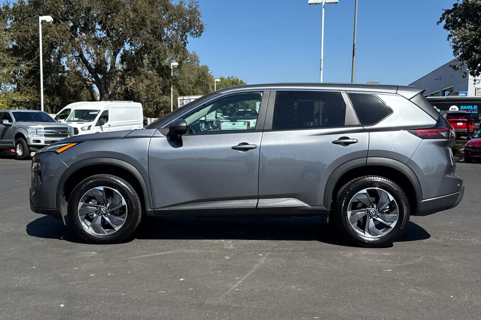 Used 2025 Nissan Rogue SV FWD image 5