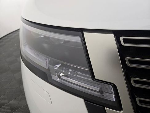 Used 2024 Land Rover Range Rover SE image 10