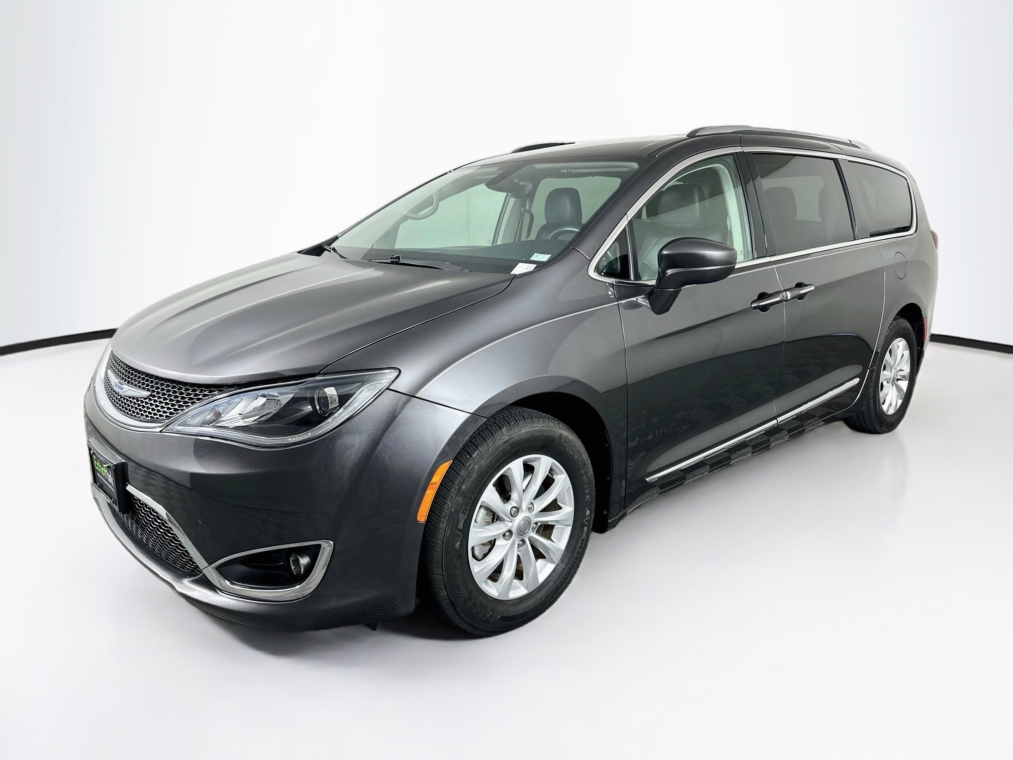 Used 2019 Chrysler Pacifica Touring-L FWD image 3