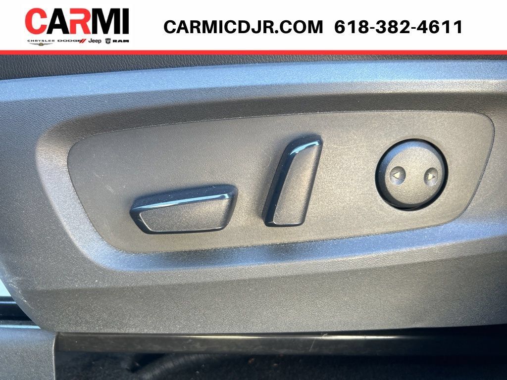 Used 2023 Nissan Pathfinder SL AWD/4WD image 10
