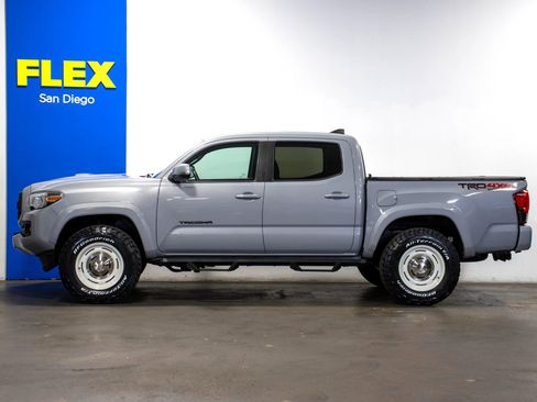 Used 2019 Toyota Tacoma TRD Sport w/ Technology Package AWD/4WD image 2