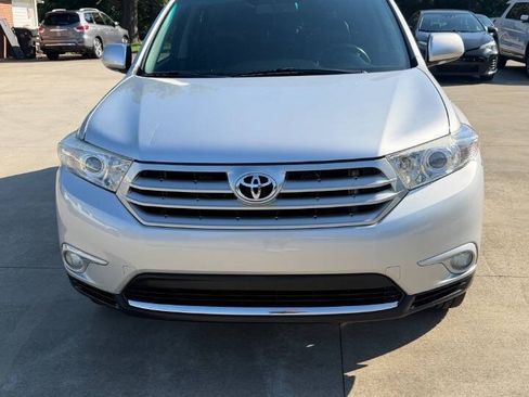 Used 2011 Toyota Highlander Limited w/ Tow Pkg AWD/4WD image 8