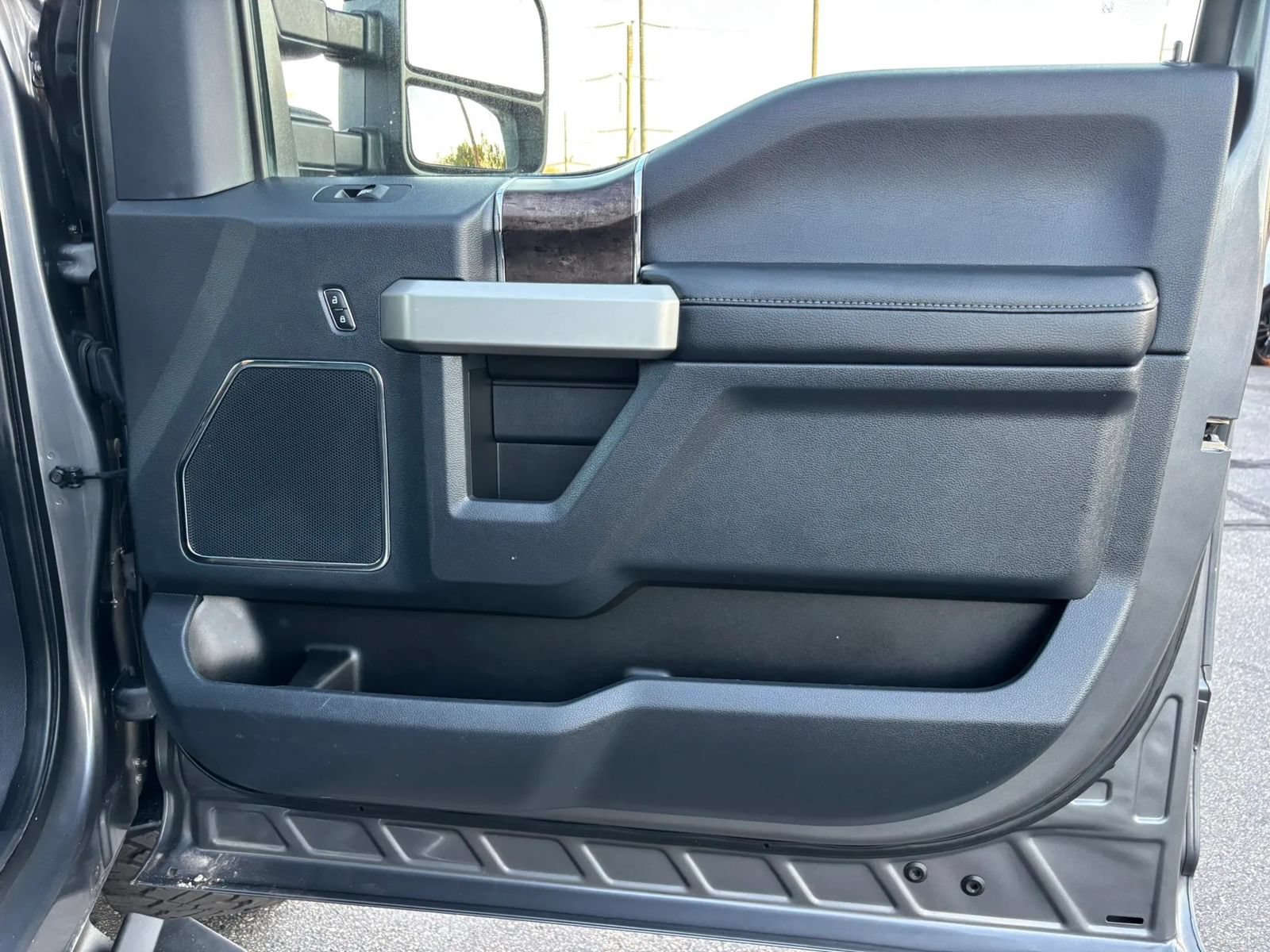 Used 2022 Ford F350 Lariat AWD/4WD image 21