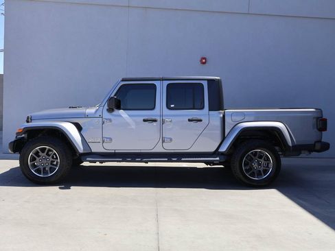 Used 2020 Jeep Gladiator Overland AWD/4WD image 2