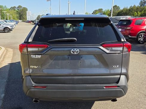 Used 2022 Toyota RAV4 XLE FWD image 11