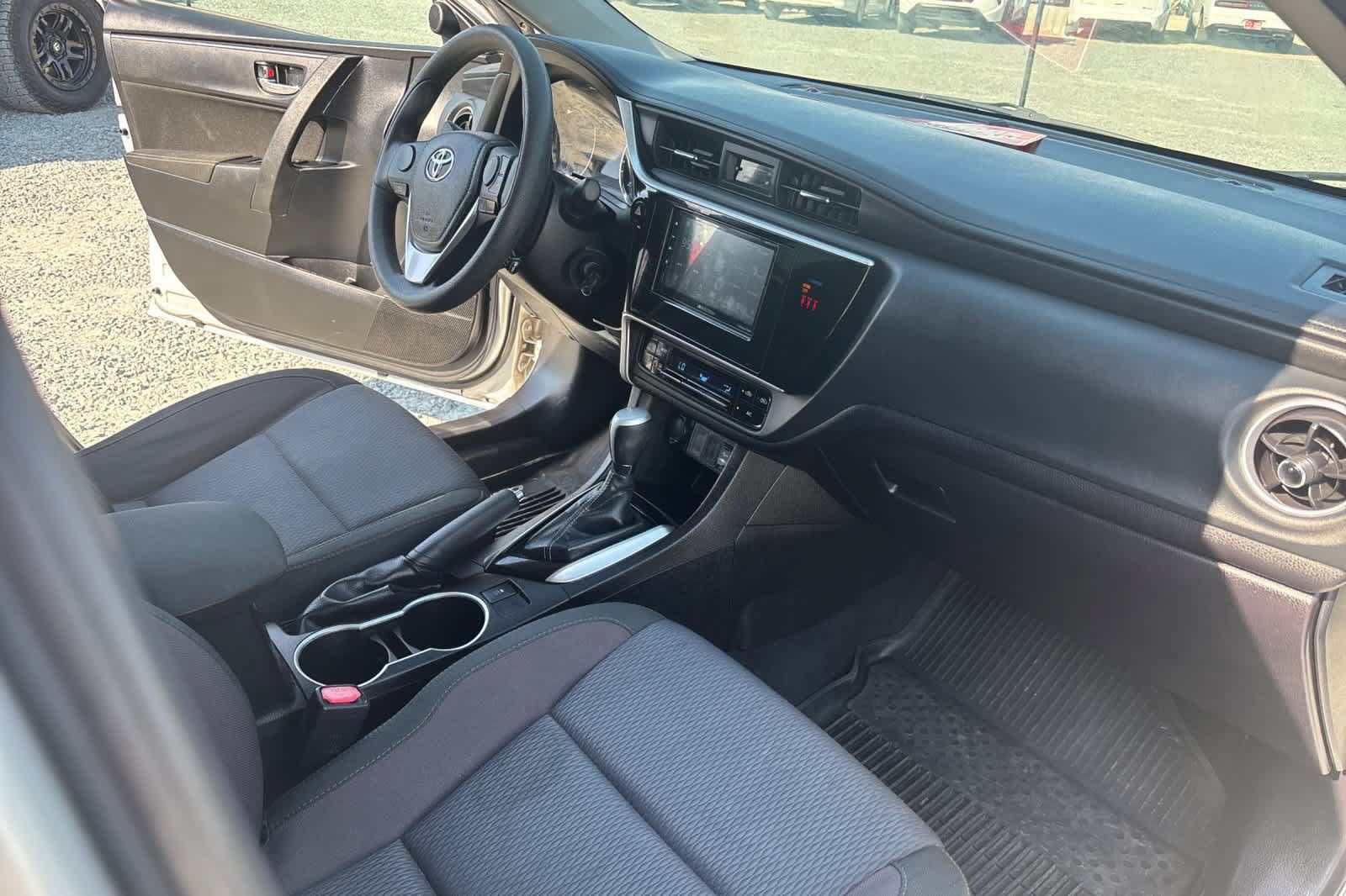 Used 2019 Toyota Corolla LE FWD image 17