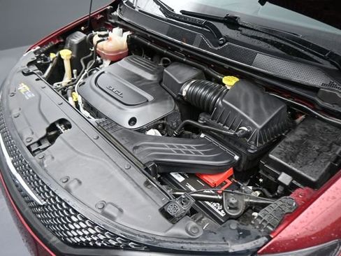 Used 2022 Chrysler Voyager LX FWD image 24