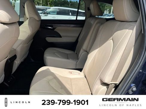 Used 2020 Toyota Highlander Limited AWD/4WD image 16