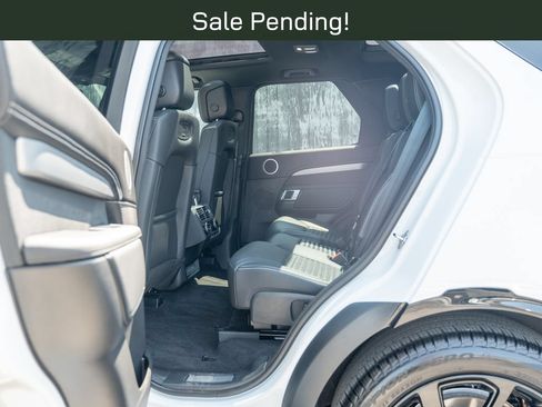 Certified 2025 Land Rover Discovery Dynamic SE AWD/4WD image 33