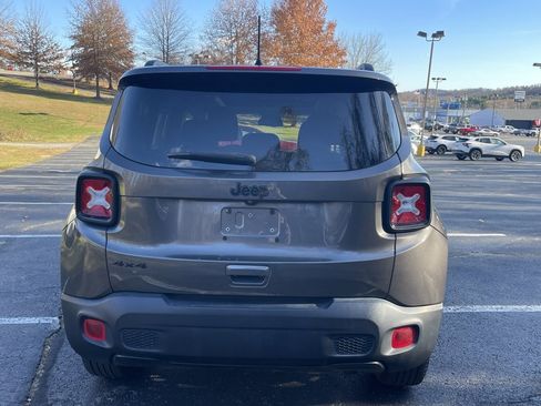 Used 2020 Jeep Renegade Altitude w/ UConnect 8.4 Nav Group image 4