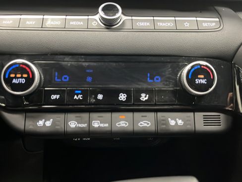 Used 2023 Hyundai Elantra Limited FWD image 18