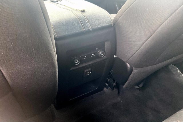Used 2021 Chevrolet Traverse LS FWD image 10