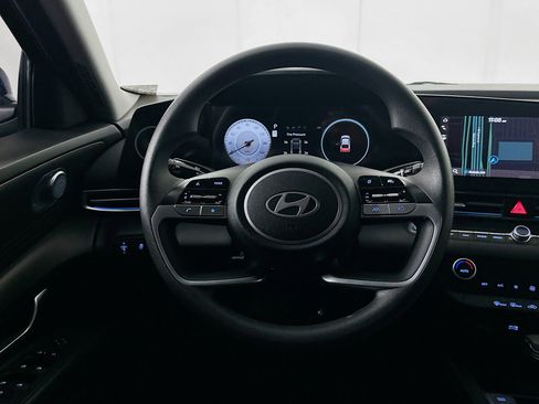 Used 2024 Hyundai Elantra SEL image 17