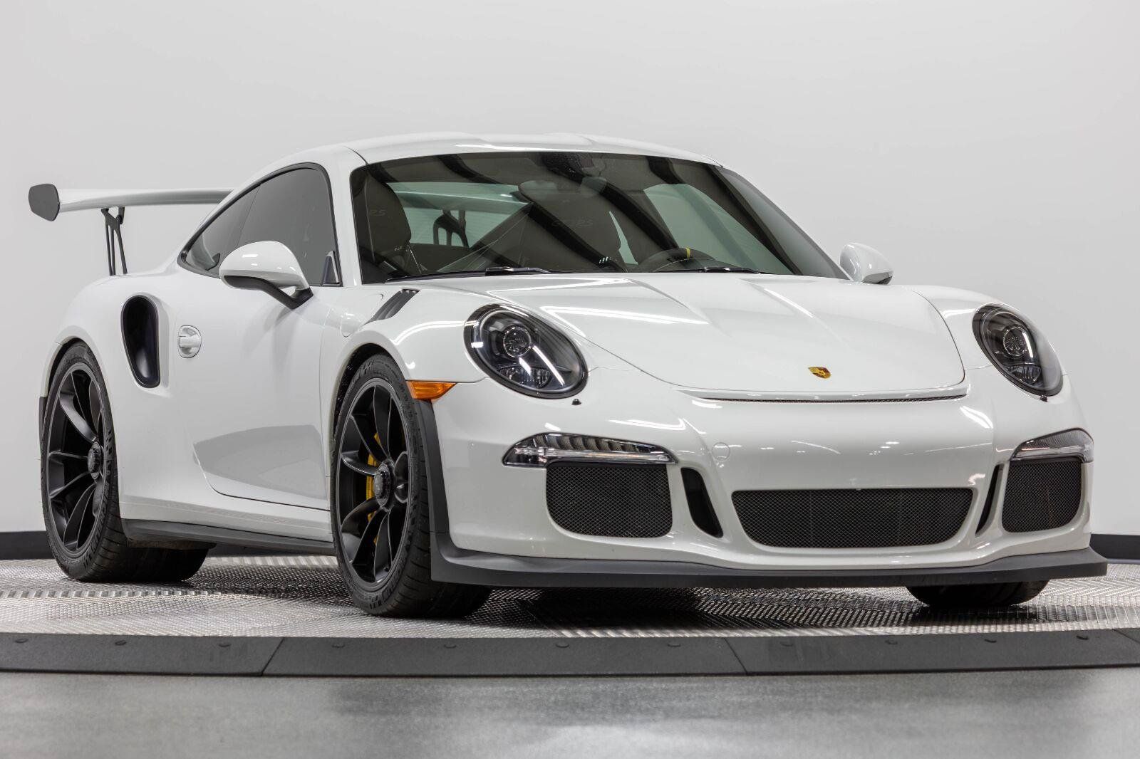Used 2016 Porsche 911 GT3 RS RWD image 4